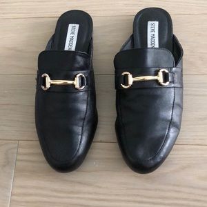 STEVE MADDEN Black Kandi sandals..